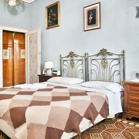 Pablo's Place * Lucca